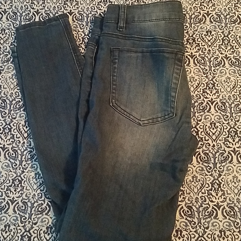 Dark wash junior jeans